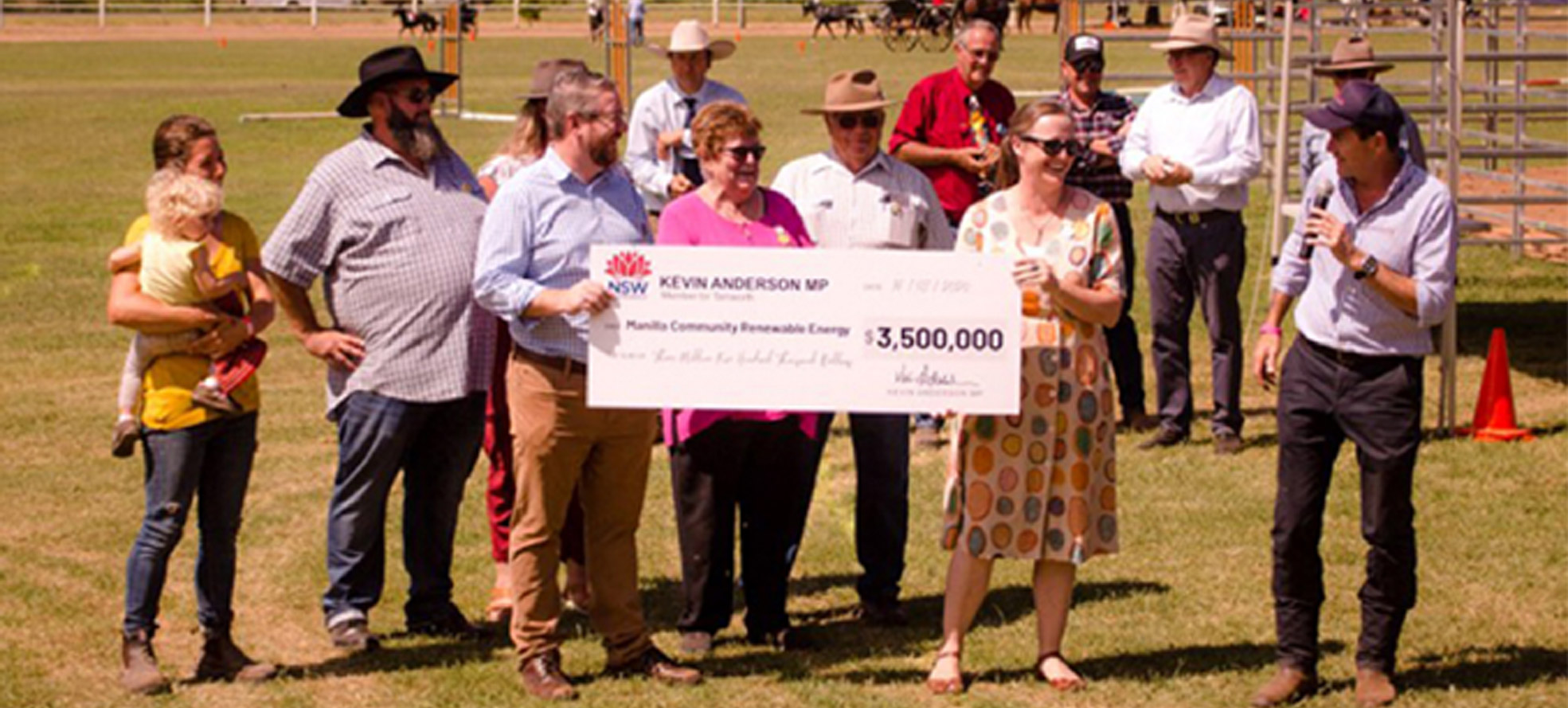 Member for Tamworth Kevin Anderson presenting cheque for $3.5 Million dollars to Manilla Community Renewable Energy Inc. committee and supporters at the Manilla Show 2020.